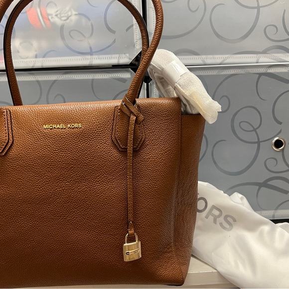 Michael Kors purse - Picture 3 of 6